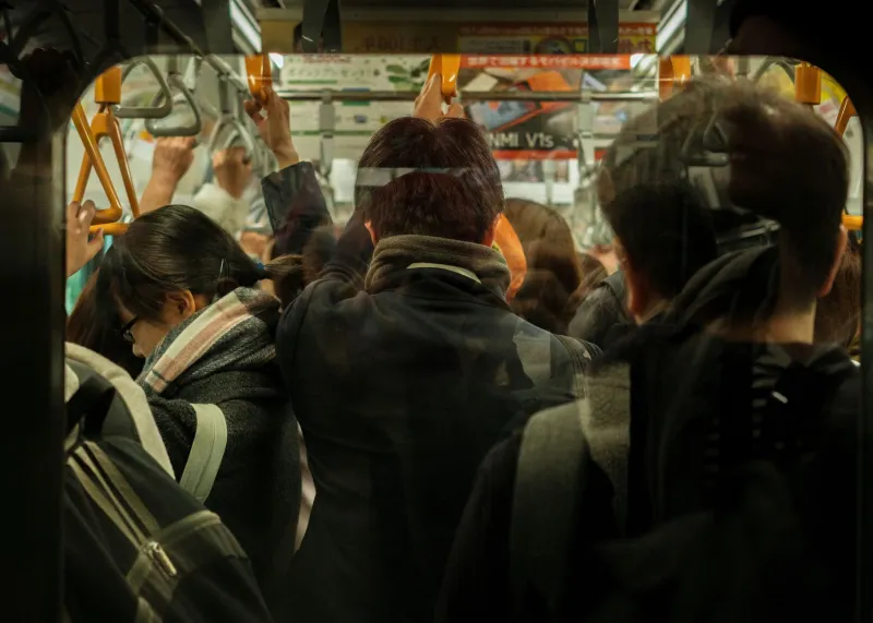 Arte de chegar: o transporte público de Tóquio e Buenos Aires como experiência de viagem