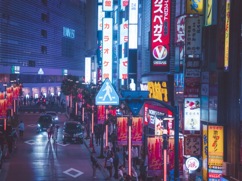 Quando a cidade acorda de noite: o que Tóquio e Buenos Aires revelam depois das 22h